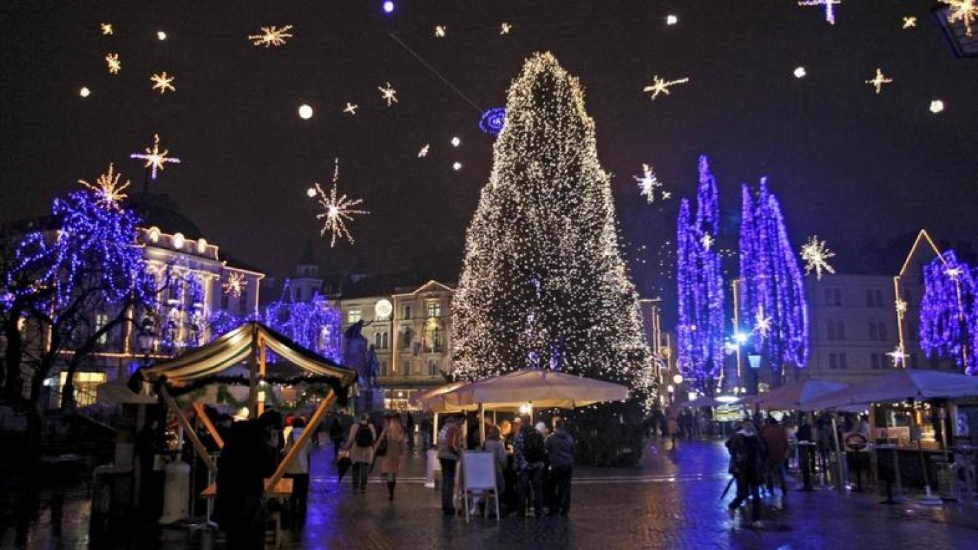 Žive jaslice v postojnski jami in ljubljana