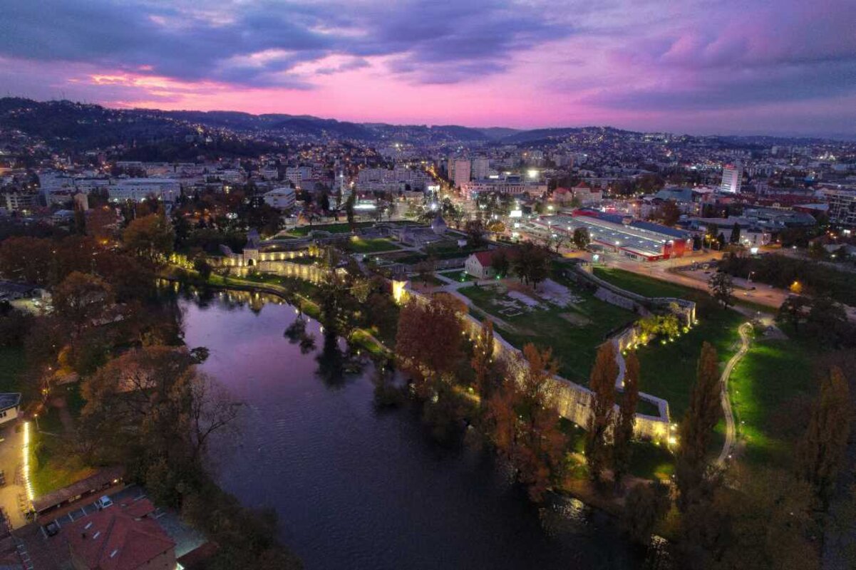 Predpraznična Banja Luka in božična zgodba v Čazmi