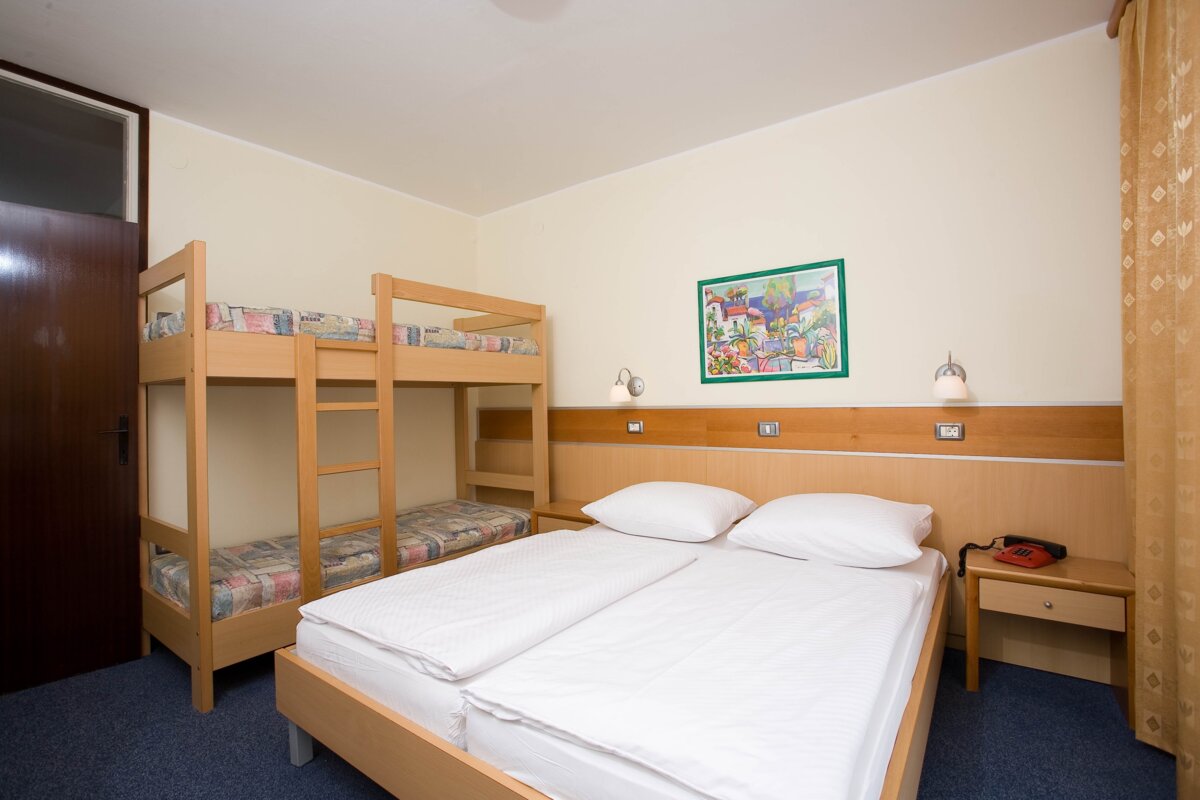 IZOLA: HN Simonov zaliv - Slovenija