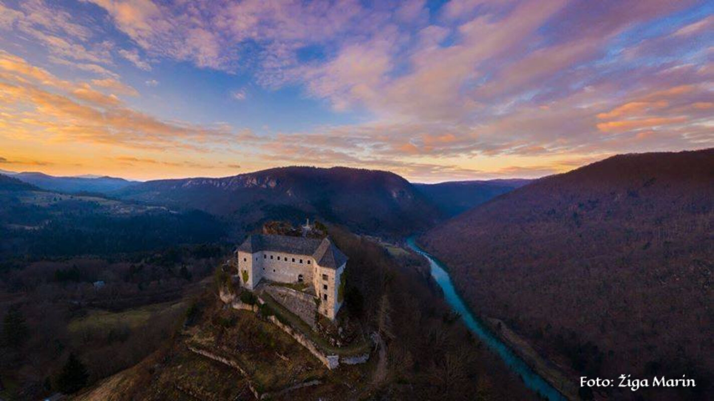 Kočevsko, bunker Škrilj in grad Kostel