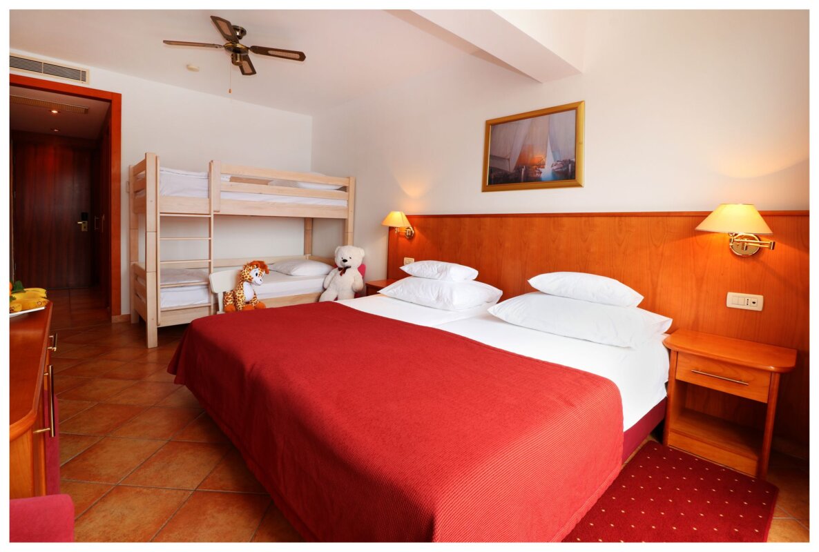 Zaključek poletja s Poskočnimi Muzikanti in klapo Mirakul