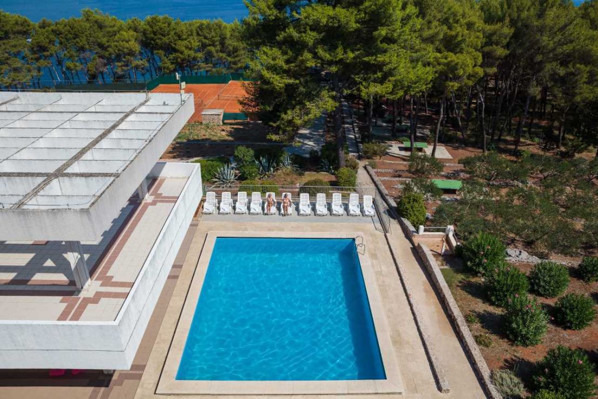 OTOK HVAR: JELSA - Dalmacija