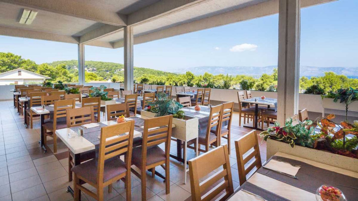 OTOK HVAR: JELSA - Dalmacija