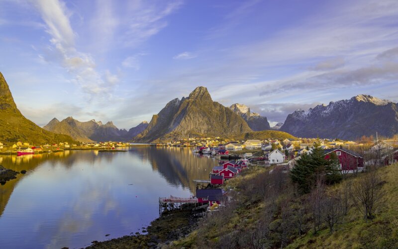 SKANDINAVIJA Z NORDKAPOM IN LOFOTI (letalo-bus)